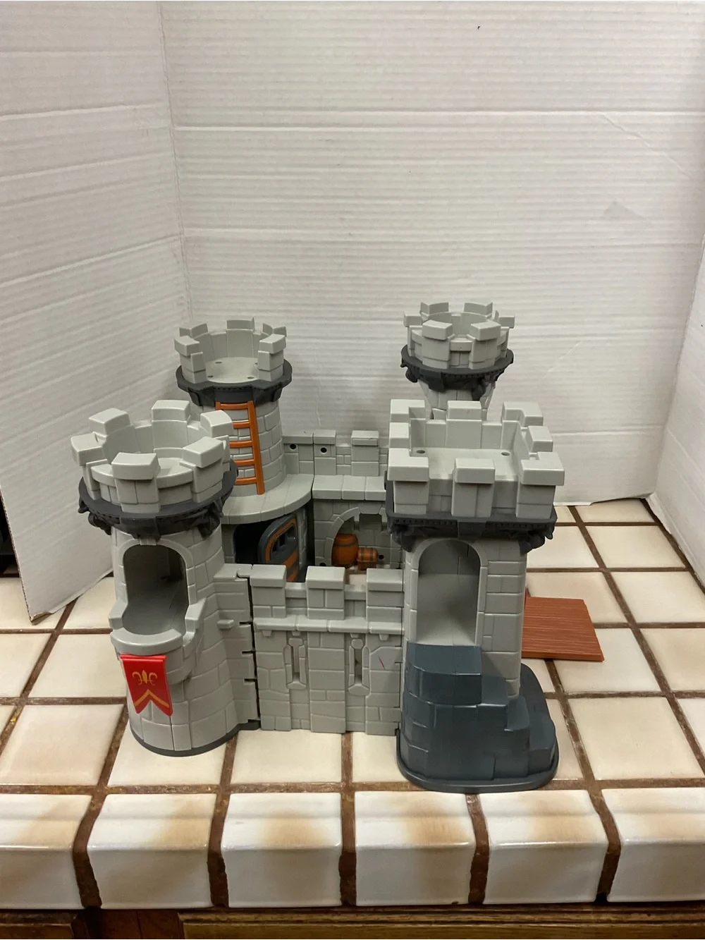 Adventure Castle Building Set - Gray and Red Play Castle